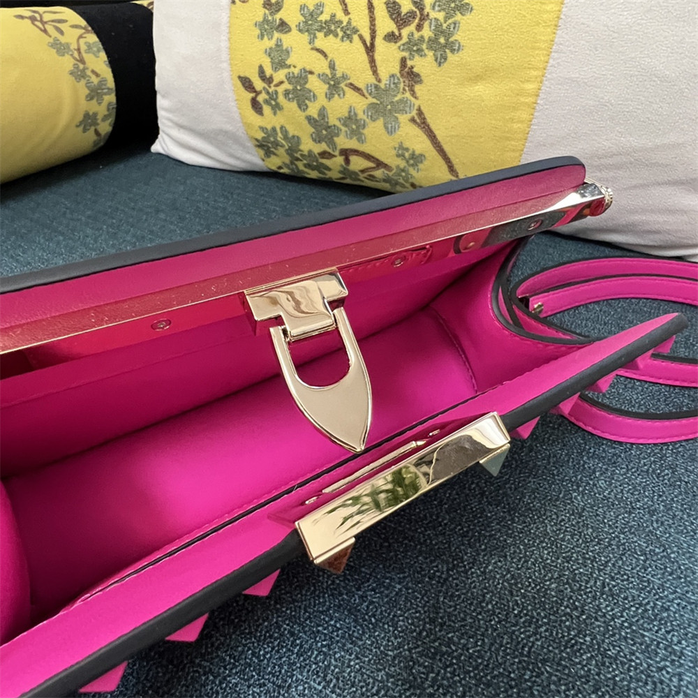 Va1e*ntin0 GARAVANI ROCKSTUD23 SMALL SMOOTH CALFSKIN SHOULDER BAG ROSERED