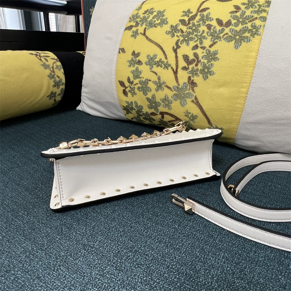 Va1e*ntin0 GARAVANI ROCKSTUD23 SMALL SMOOTH CALFSKIN SHOULDER BAG IVORY