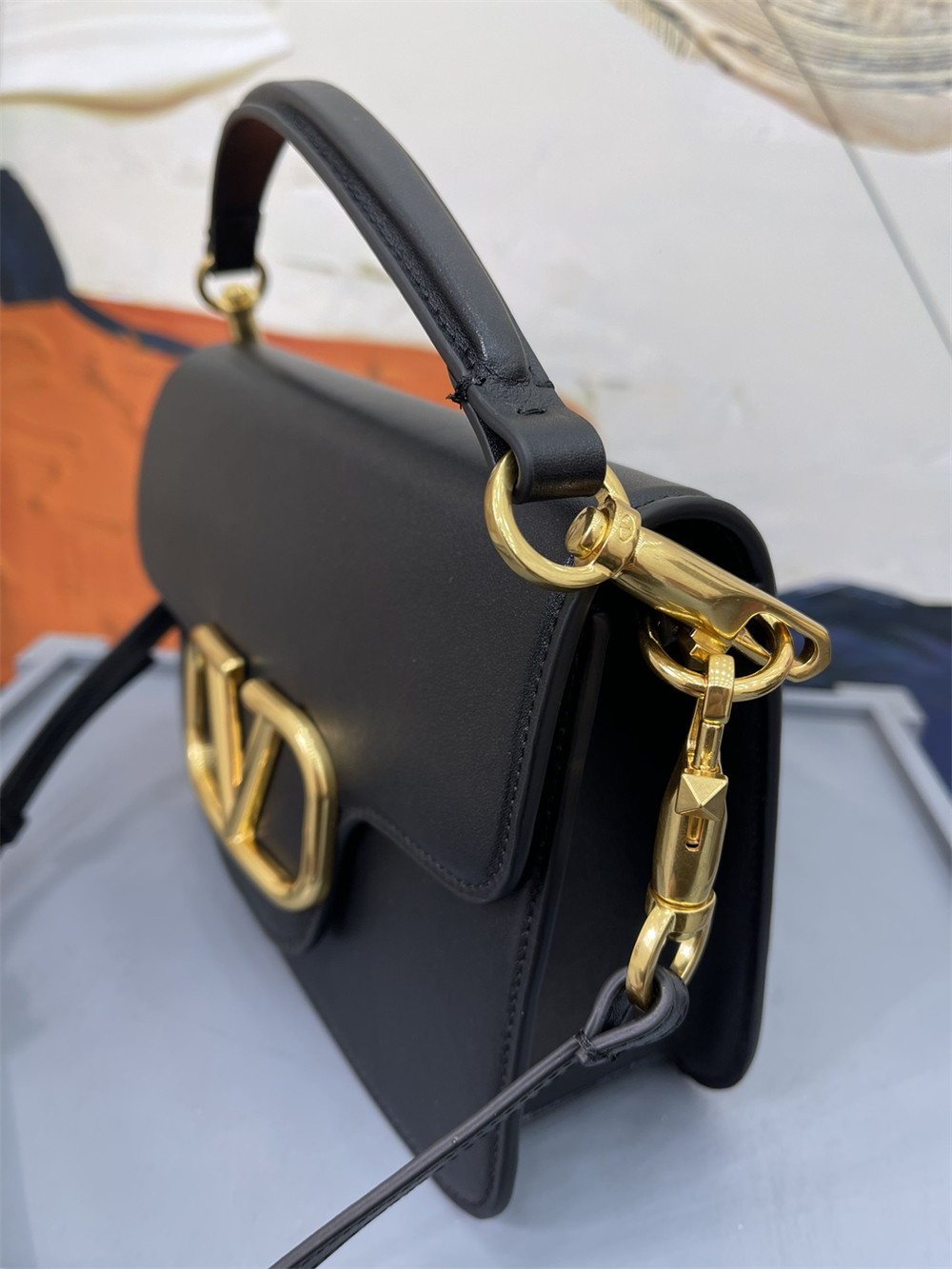 Va1e*ntin0 GARAVANI LOCÒ CALFSKIN SHOULDER SMALL BAG BLACK 22 x 16  x 7 cm