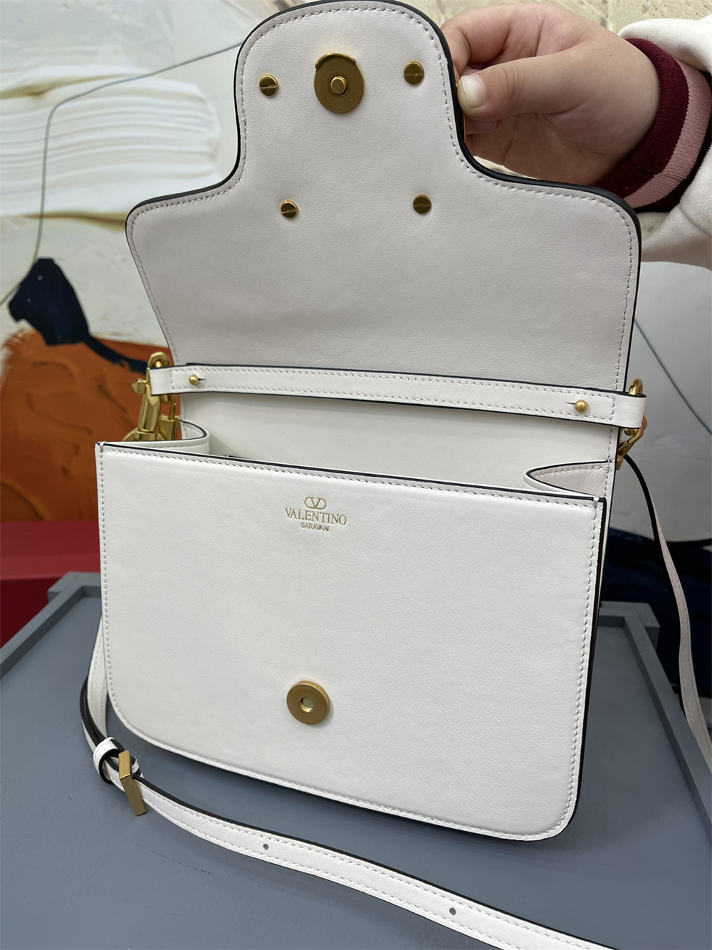 Va1e*ntin0 GARAVANI LOCÒ CALFSKIN SHOULDER Small BAG 22 x 16  x 7 cm