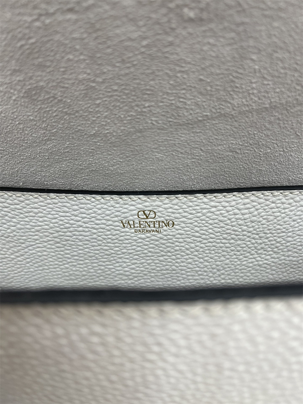 Va1e*ntin0 GARAVANI ALLTIME GRAINY CALFSKIN SHOULDER BAG IVORY 23.5x18X8cm