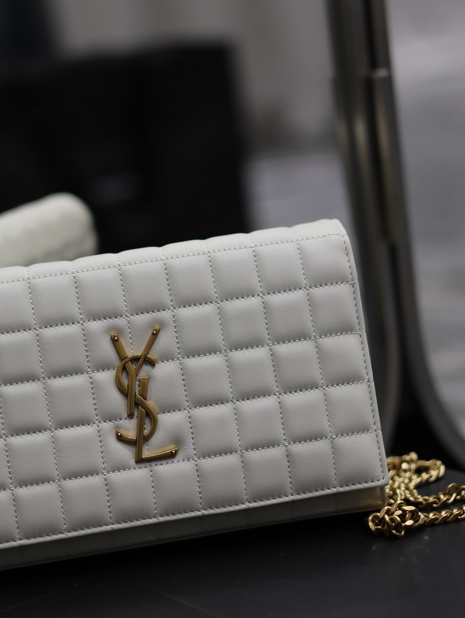 Y51 CASSANDRE CHAIN WALLET WHITE