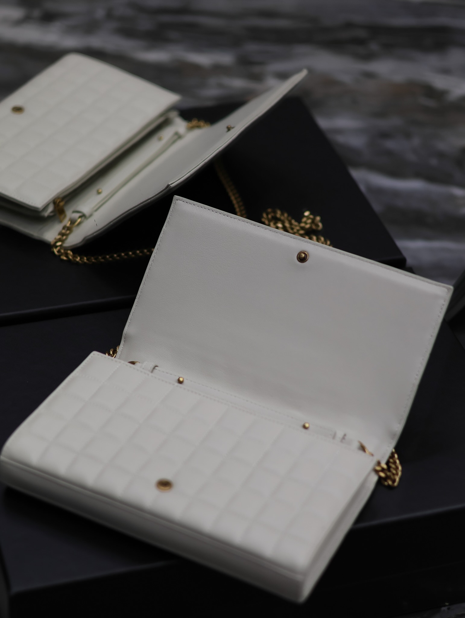Y51 CASSANDRE CHAIN WALLET WHITE