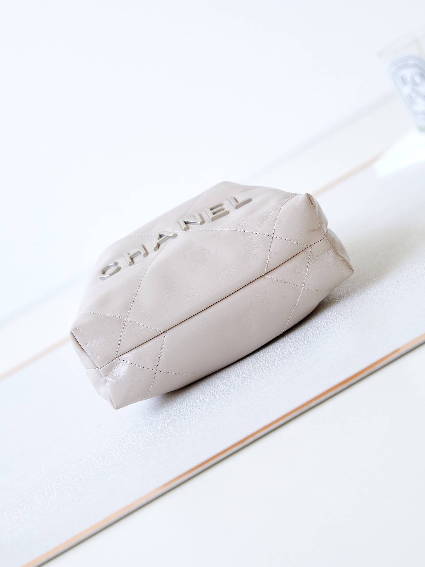 Ch**el 22 MINI HANDBAG Shiny Calfskin Apricot 7.8 × 7.4 × 2.3 in