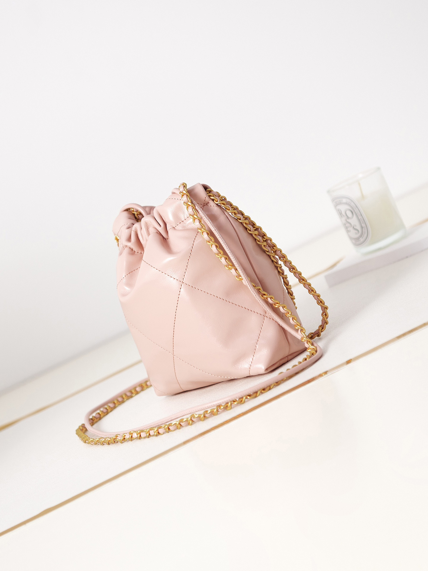 Ch**el 22 MINI HANDBAG Shiny Calfskin Pink 7.8 × 7.4 × 2.3 in