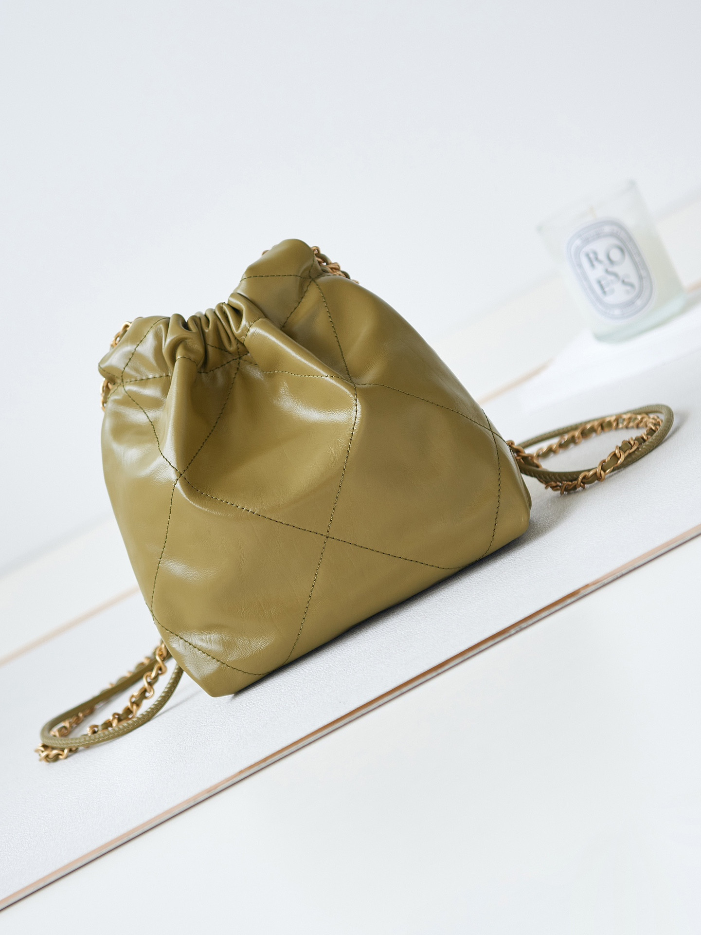 Ch**el 22 MINI HANDBAG Shiny Calfskin GREEN 7.8 × 7.4 × 2.3 in