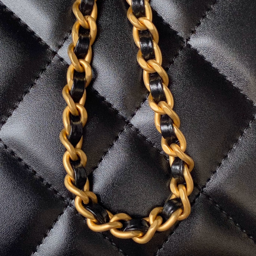 Ch**el FLAP BAG BLACK 22×14.5×8cm