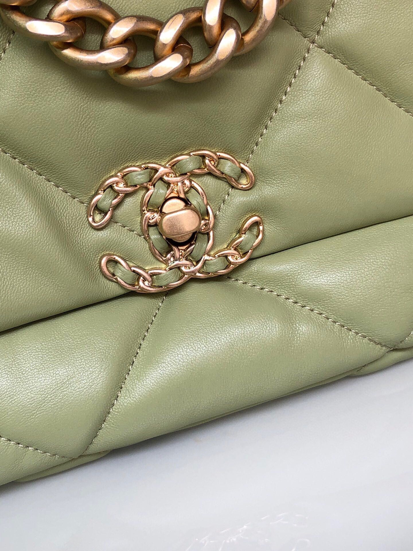 Ch**el 19 HANDBAG Shiny Leather, Gold-Tone, Silver-Tone & Ruthenium-Finish Metal Light Green 6.2 × 10.1 × 3.5 in