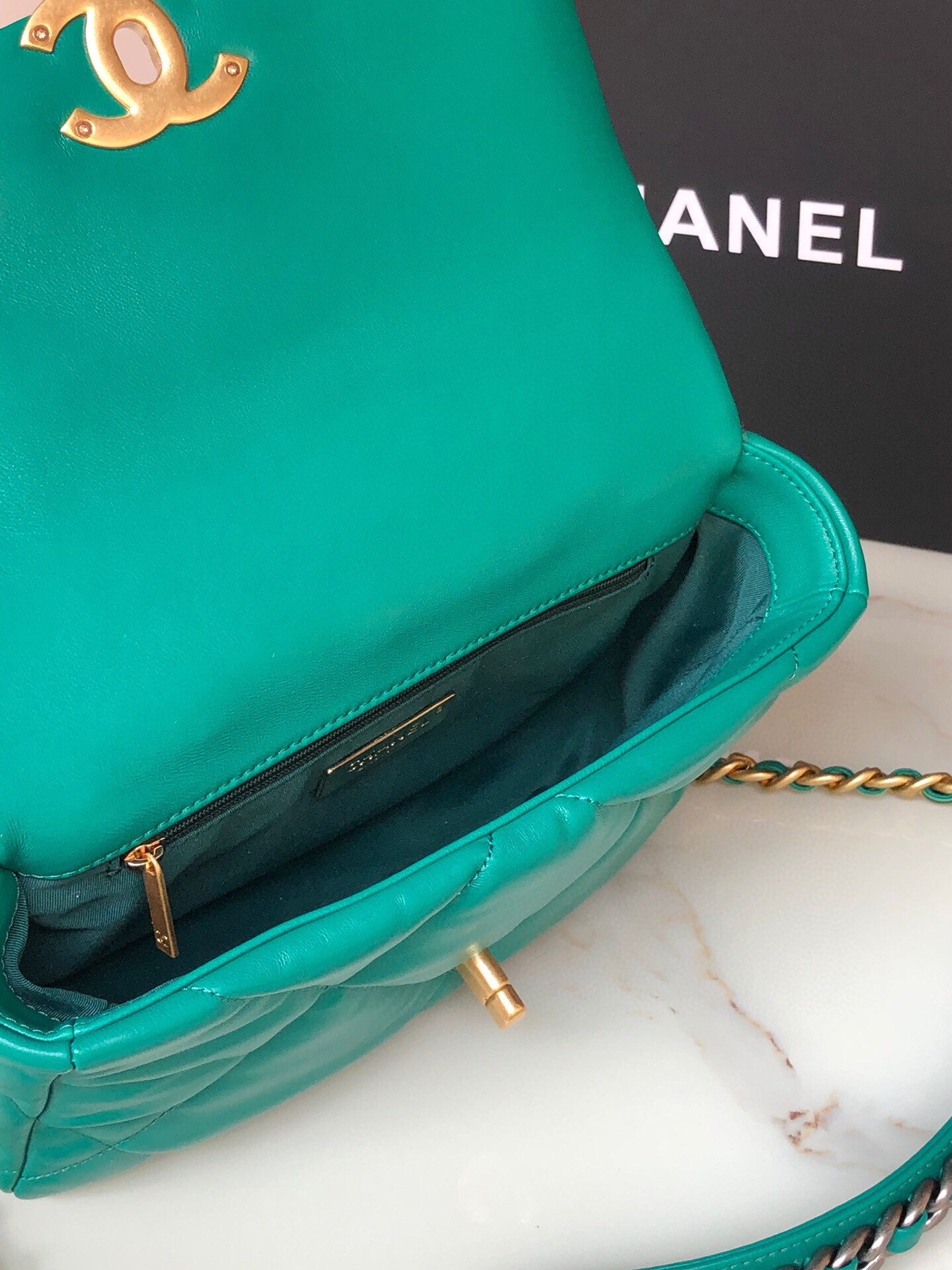 Ch**el 19 HANDBAG Shiny Leather, Gold-Tone, Silver-Tone & Ruthenium-Finish Metal Green 6.2 × 10.1 × 3.5 in