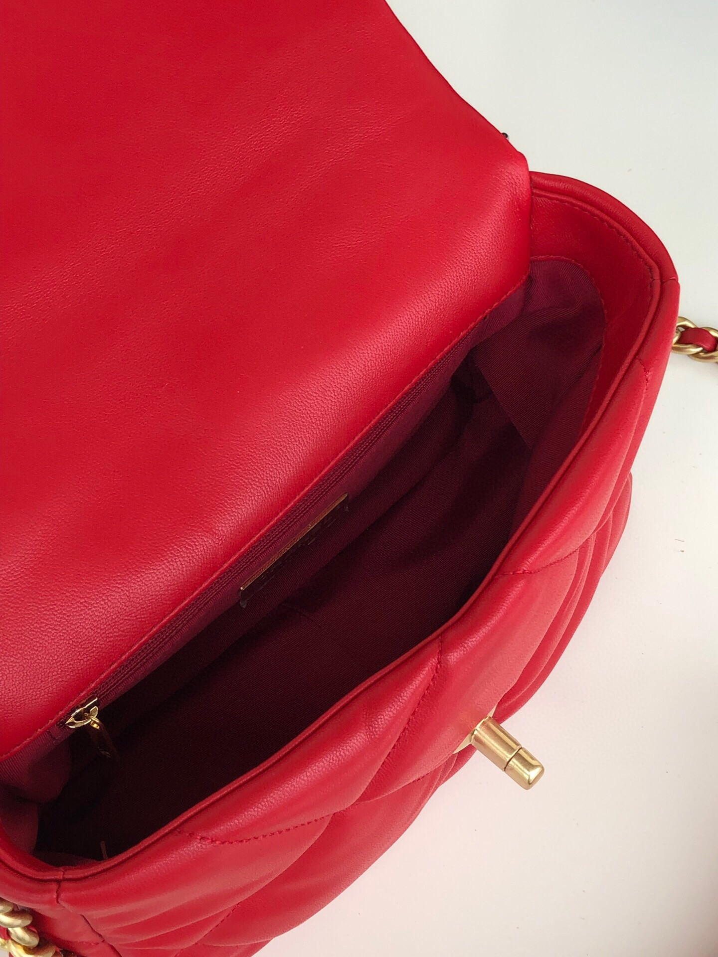 Ch**el 19 HANDBAG Shiny Leather, Gold-Tone, Silver-Tone & Ruthenium-Finish Metal Red 6.2 × 10.1 × 3.5 in