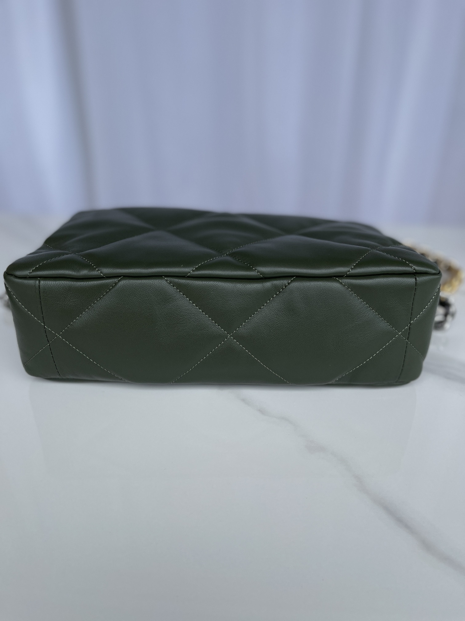 Ch**el 19 LARGE HANDBAG Shiny Leather, Gold-Tone, Silver-Tone & Ruthenium-Finish Metal Dark Green 7.8 × 11.7 × 3.9 in