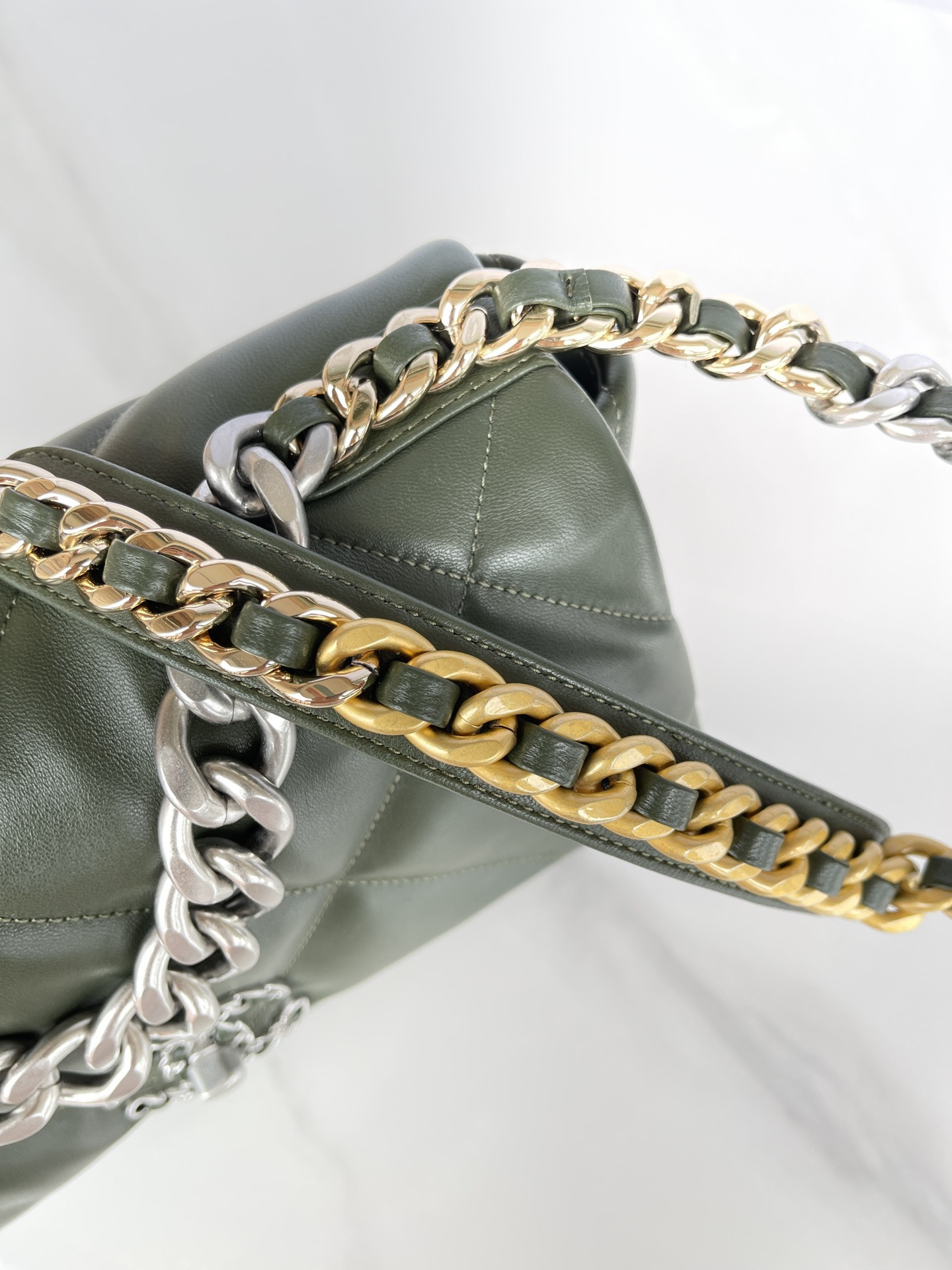 Ch**el 19 LARGE HANDBAG Shiny Leather, Gold-Tone, Silver-Tone & Ruthenium-Finish Metal Dark Green 7.8 × 11.7 × 3.9 in