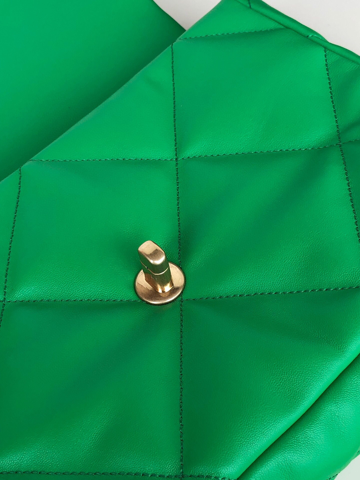 Ch**el 19 LARGE HANDBAG Shiny Leather, Gold-Tone, Silver-Tone & Ruthenium-Finish Metal Green 7.8 × 11.7 × 3.9 in