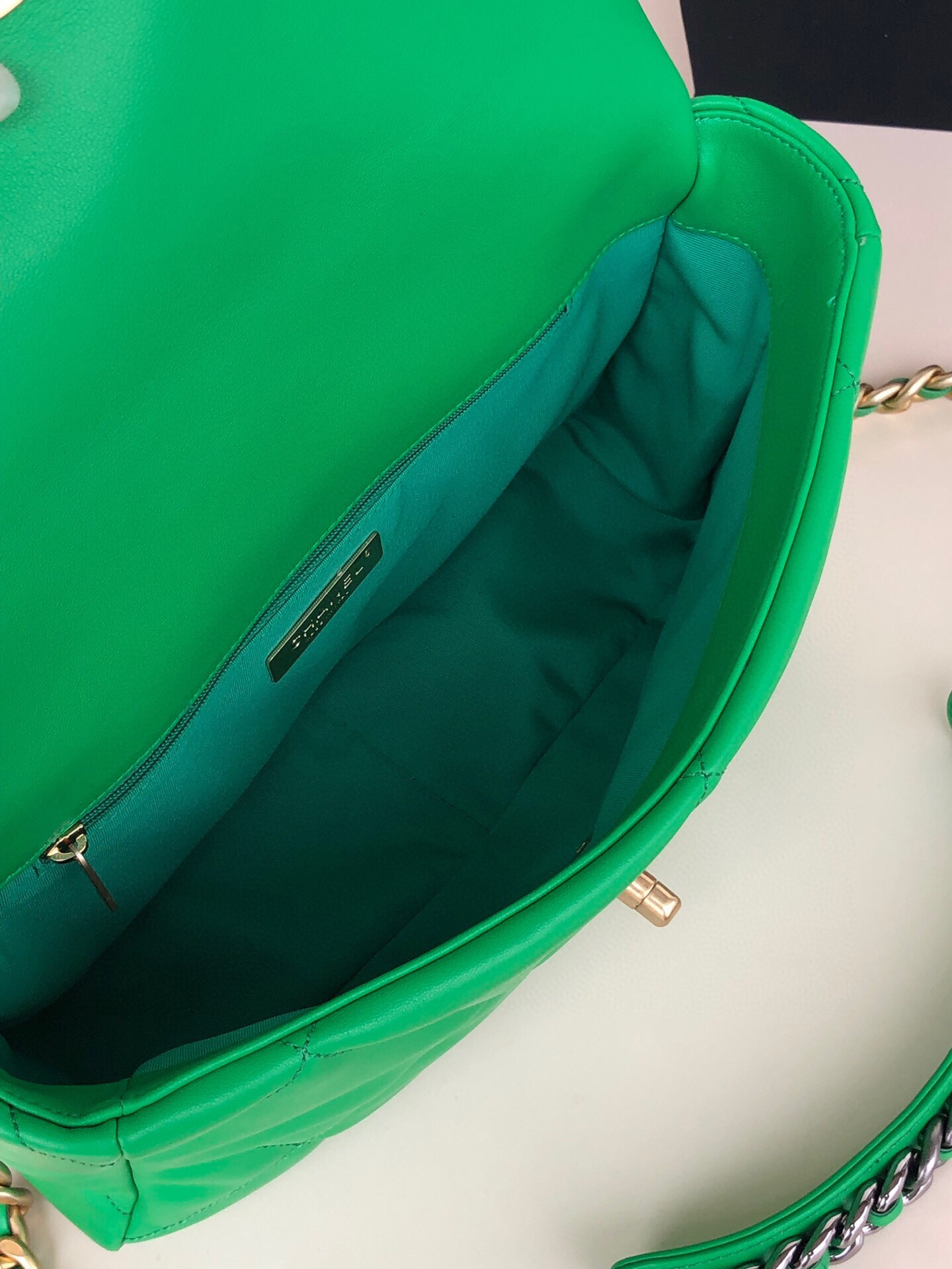 Ch**el 19 LARGE HANDBAG Shiny Leather, Gold-Tone, Silver-Tone & Ruthenium-Finish Metal Green 7.8 × 11.7 × 3.9 in