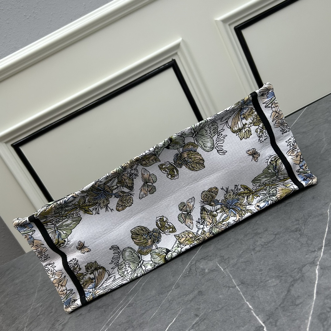 Large D10r BOOK TOTE WHITE MULTICOLOR TOILE DE JOUY MEXICO EMBROIDERY 16.5 x 14 x 7.5 inches