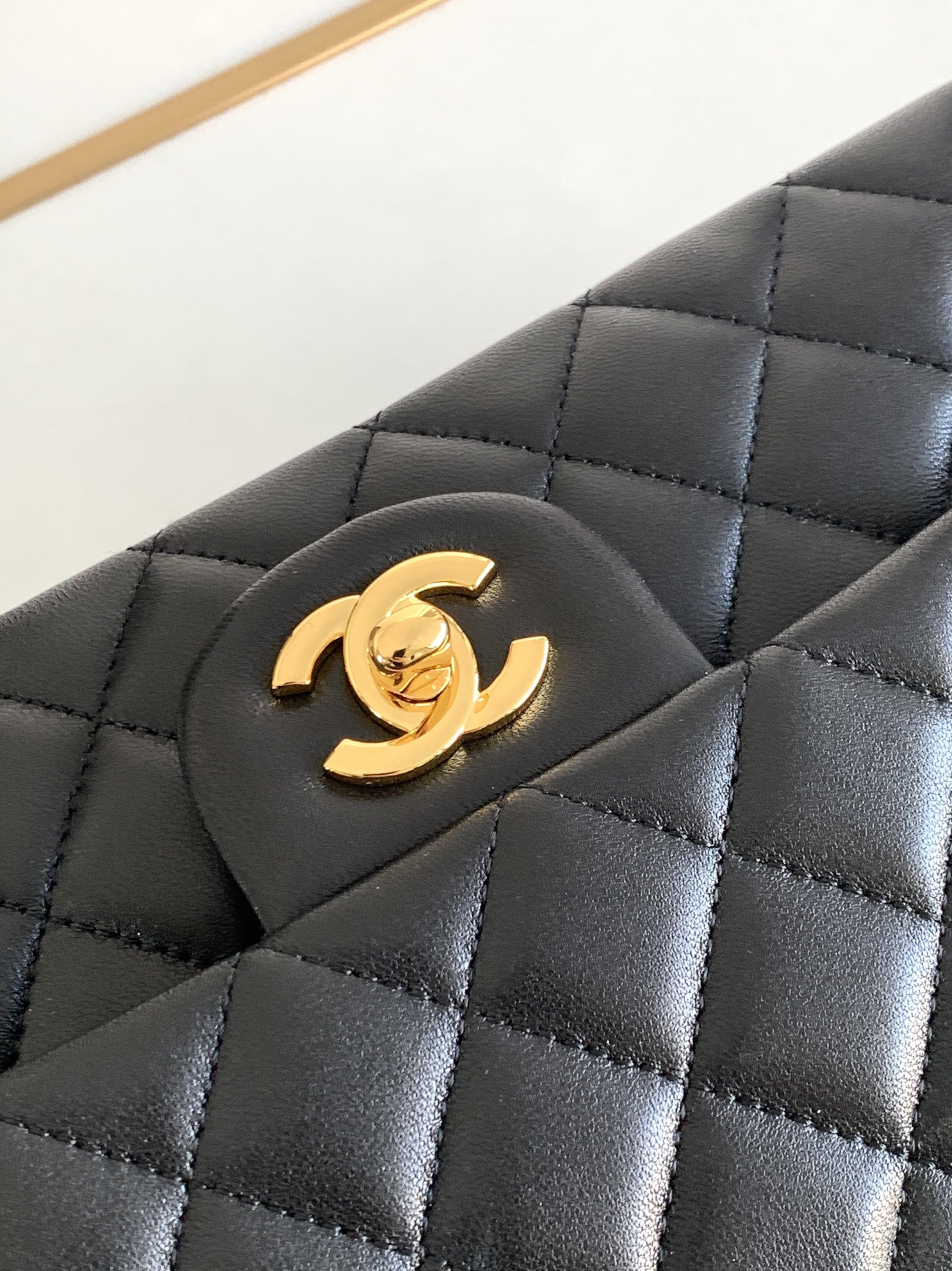 Ch**el CLASSIC HANDBAG LAMBSKIN & GOLD-TONE METAL BLACK 15.5 x 25.5x6.5cm