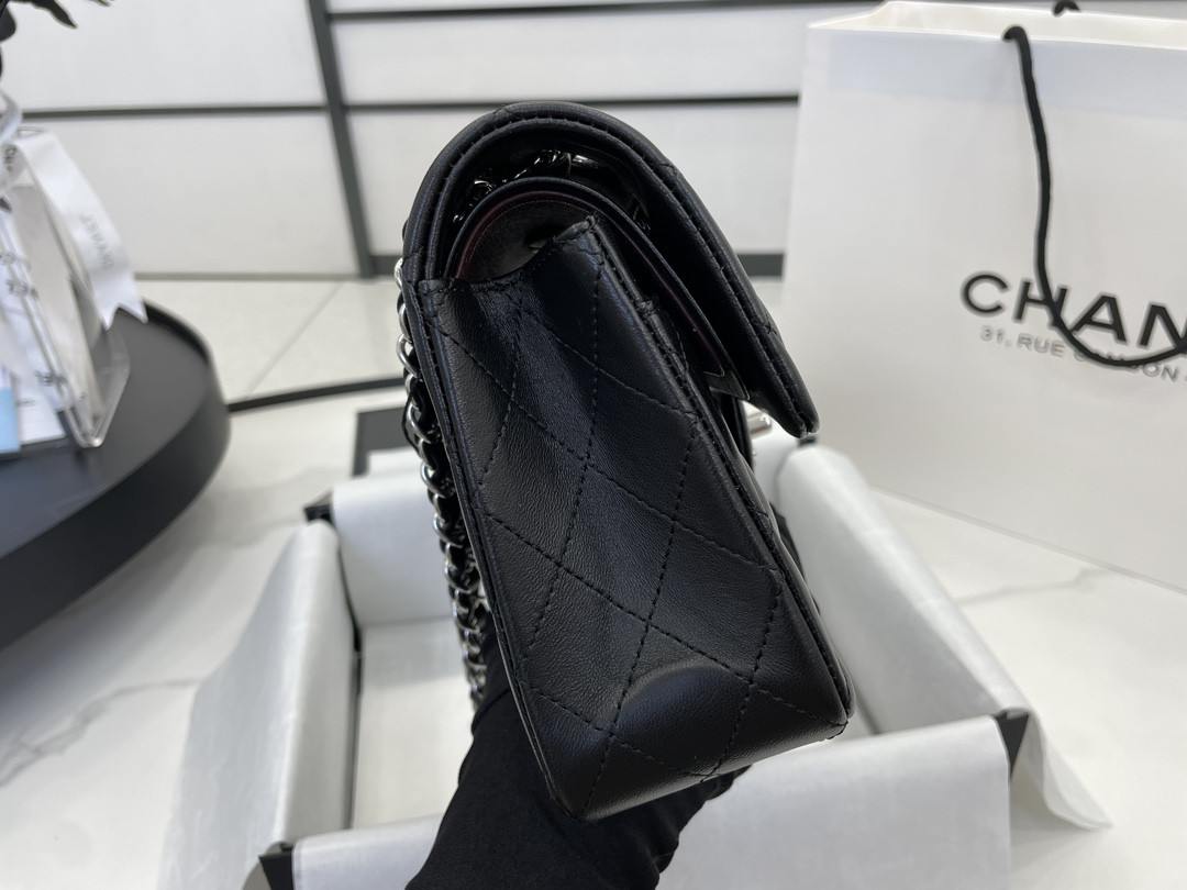 Ch**el SMALL CLASSIC HANDBAG Grained Shiny Calfskin & Silver-Tone Metal Black 5.7 × 9 × 2.3 in