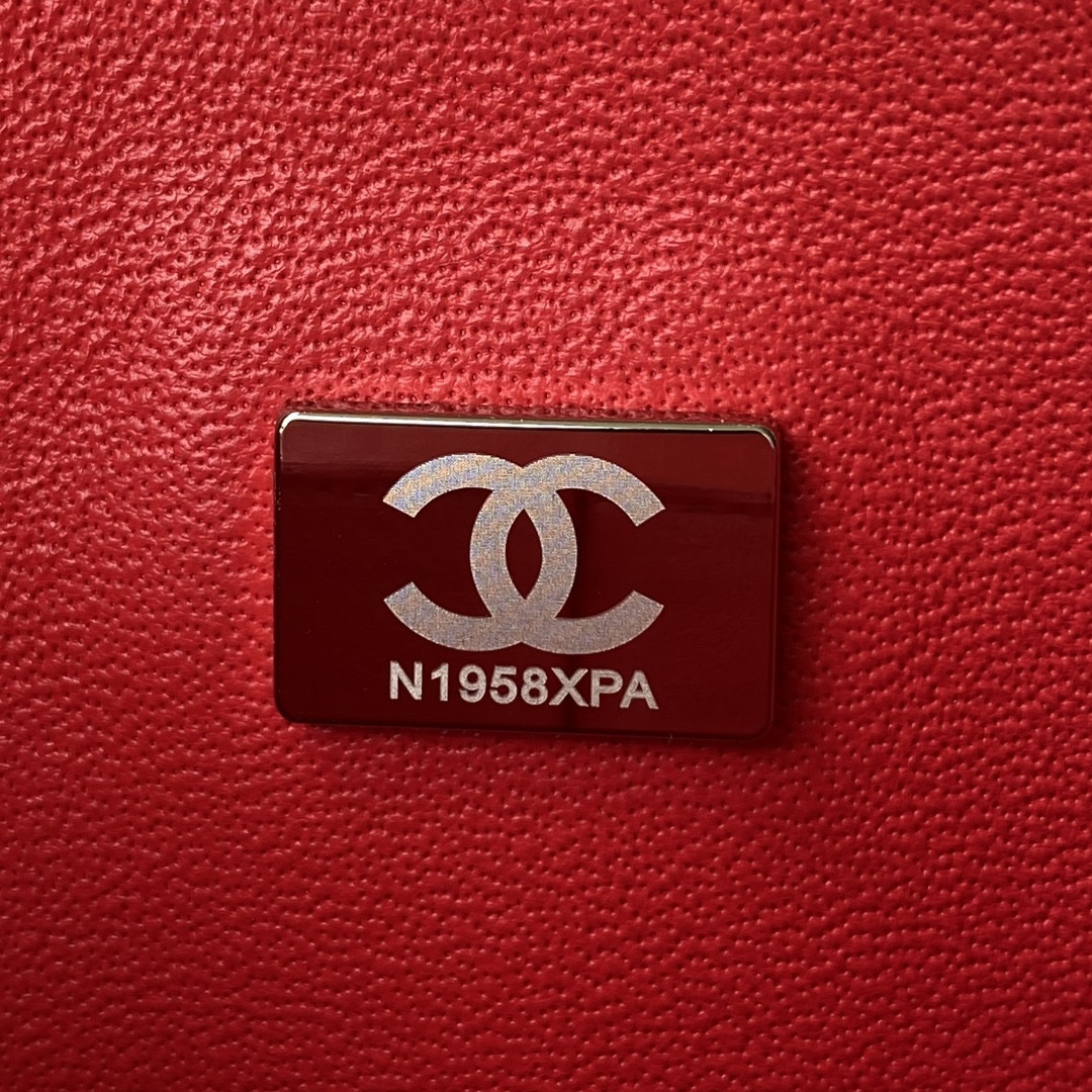 Ch**el SMALL CLASSIC HANDBAG  LAMBSKIN & SILVER-TONE METAL Red 5.7 × 9 × 2.3 IN