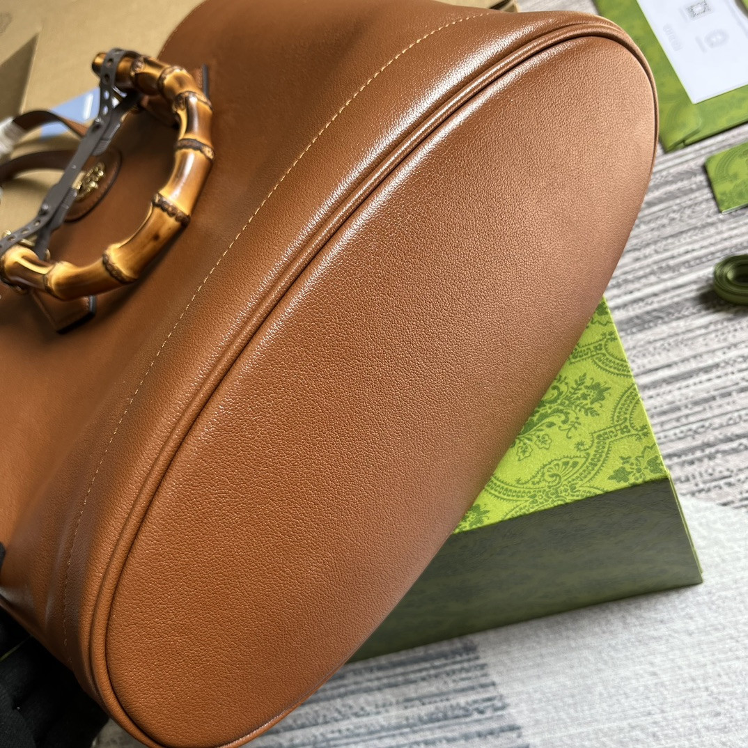 Gvc*1 DIANA MEDIUM TOTE BAG Cuir 31W x 27H x 15D CM