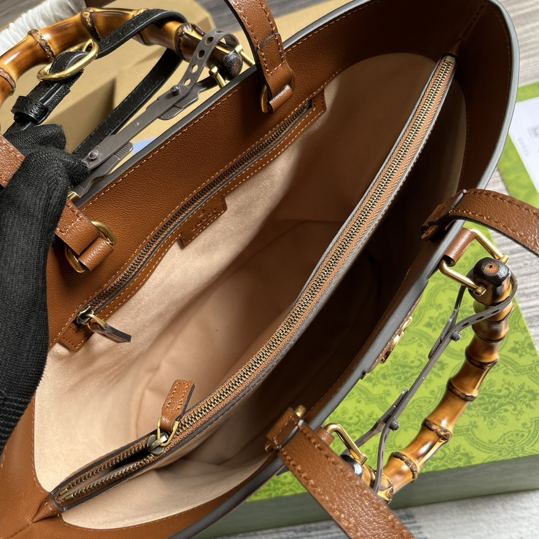 Gvc*1 DIANA MEDIUM TOTE BAG Cuir 31W x 27H x 15D CM