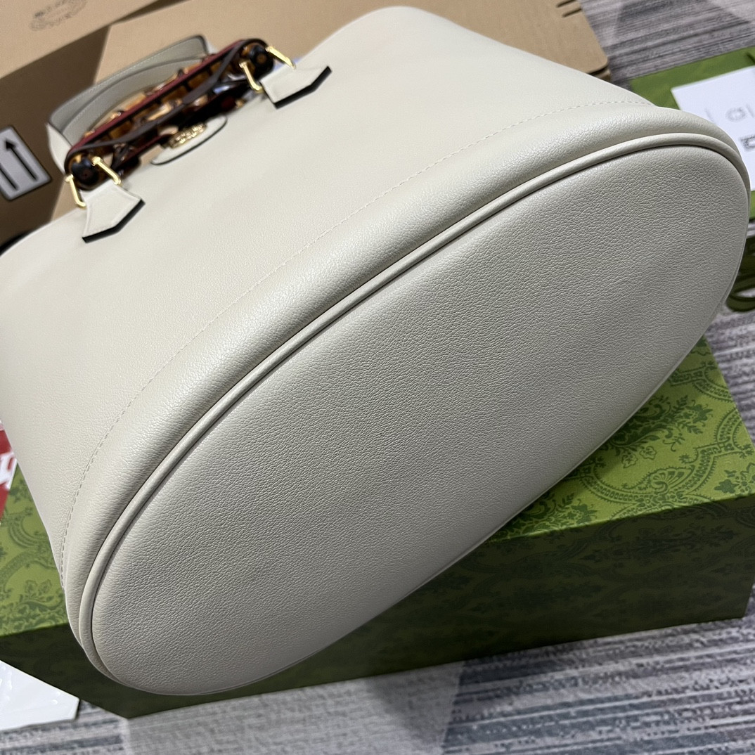 Gvc*1 DIANA MEDIUM TOTE BAG White 31W x 27H x 15D CM