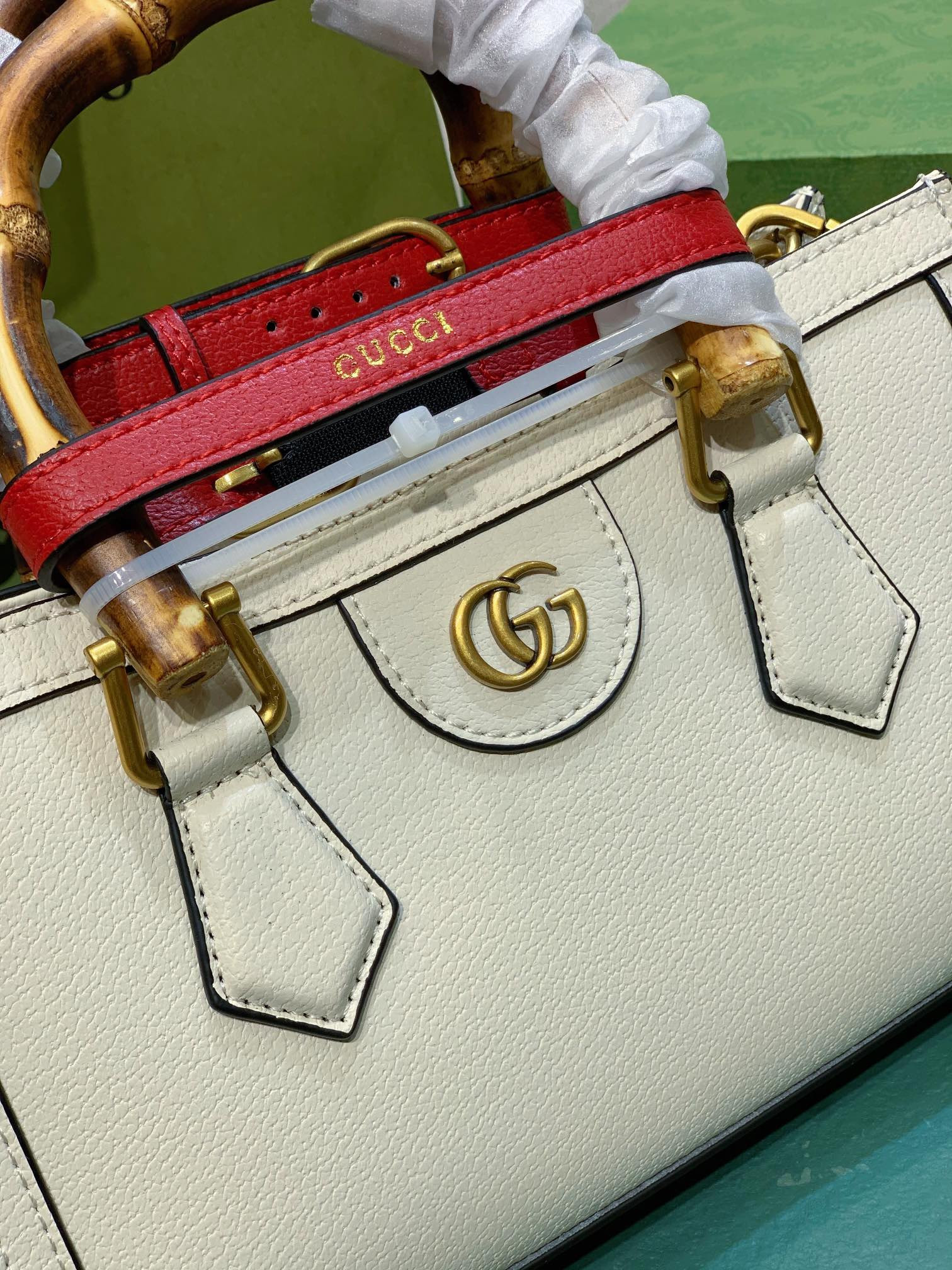 Gvc*1 DIANA SMALL SHOULDER BAG White 25W x 16H x 9D CM