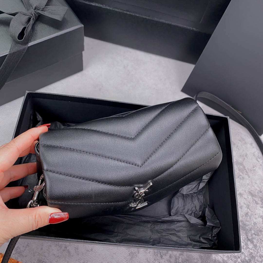 Y51 TOY LOULOU IN QUILTED LEATHER BLACK SILVER 7.9 X 5.5 X 3 INCHES