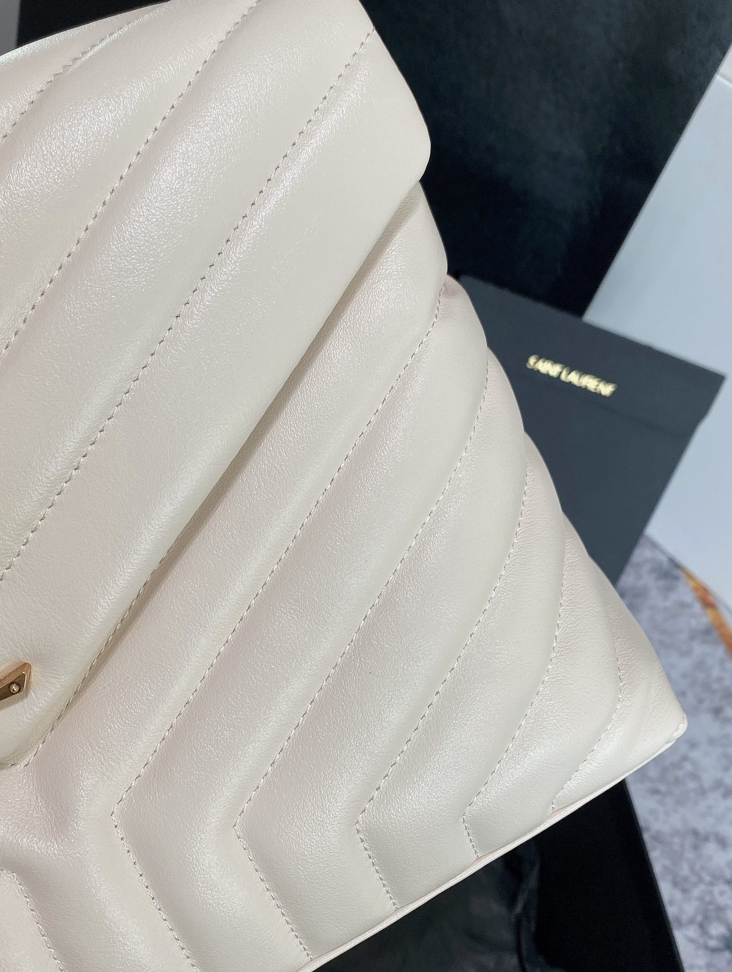 Y51 LOULOU MEDIUM IN QUILTED LEATHER BLANC VINTAGE 12.5 X 8.6 X 3.5 INCHES