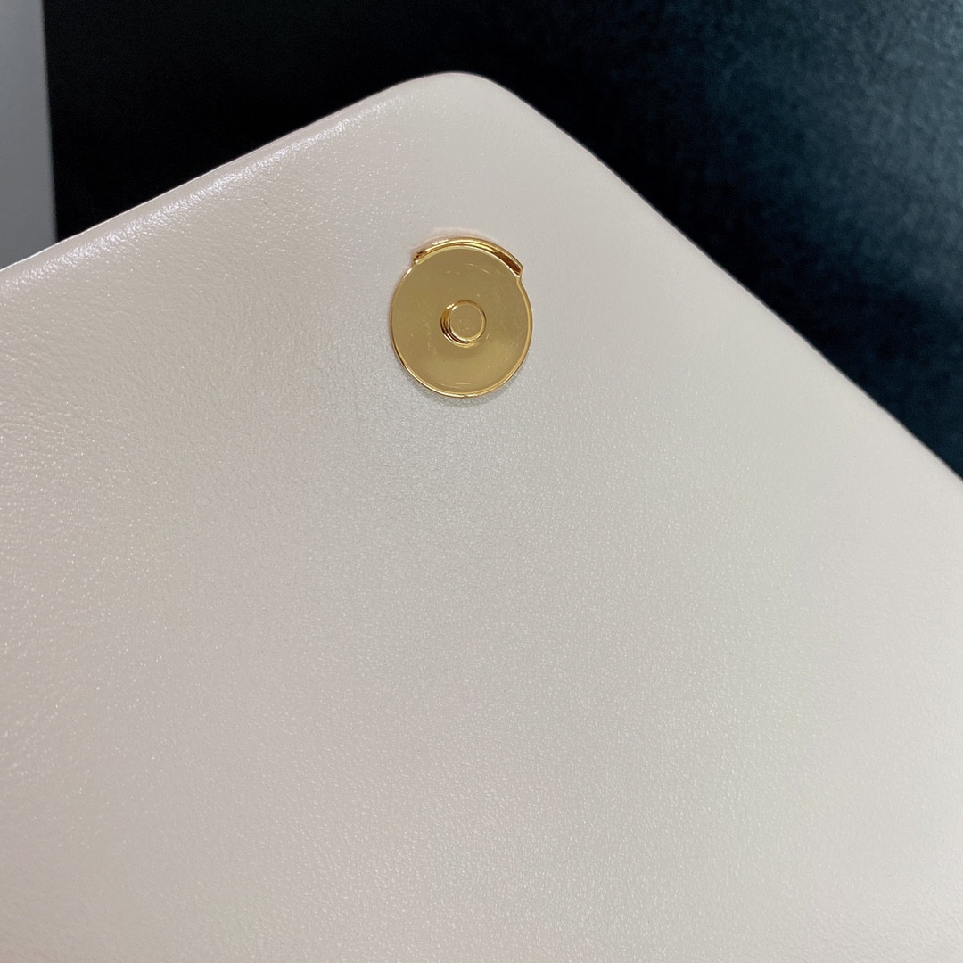 Y51 LOULOU MEDIUM IN QUILTED LEATHER BLANC VINTAGE 12.5 X 8.6 X 3.5 INCHES