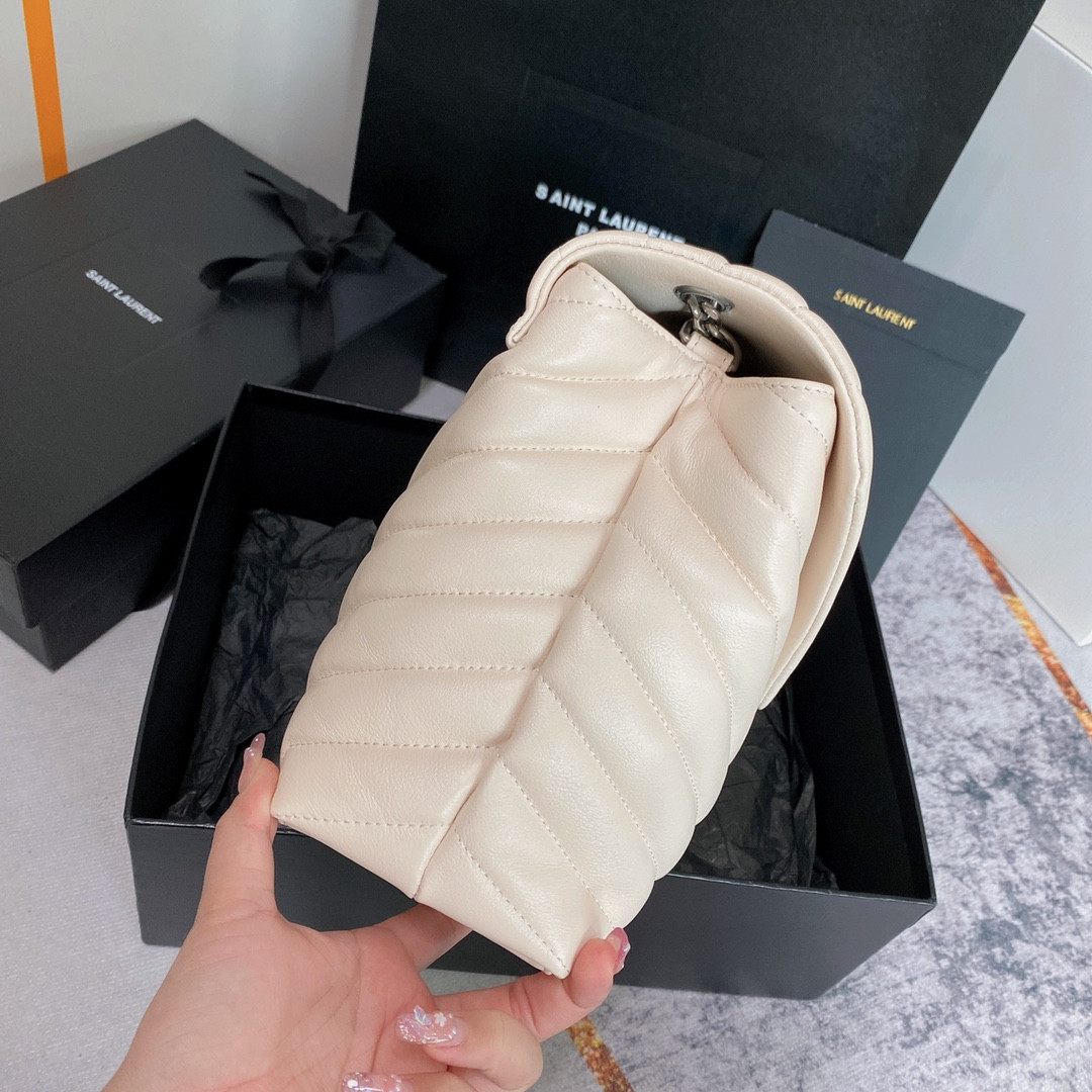 Y51 LOULOU MEDIUM IN QUILTED LEATHER BLANC VINTAGE SILVER 12.5 X 8.6 X 3.5 INCHES