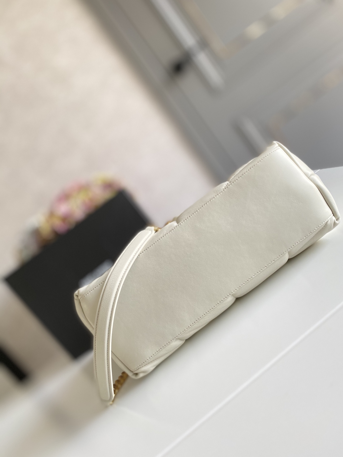 Y51 PUFFER MEDIUM IN NAPPA LEATHER WHITE 13.7 X 9 X 5.3 INCHES