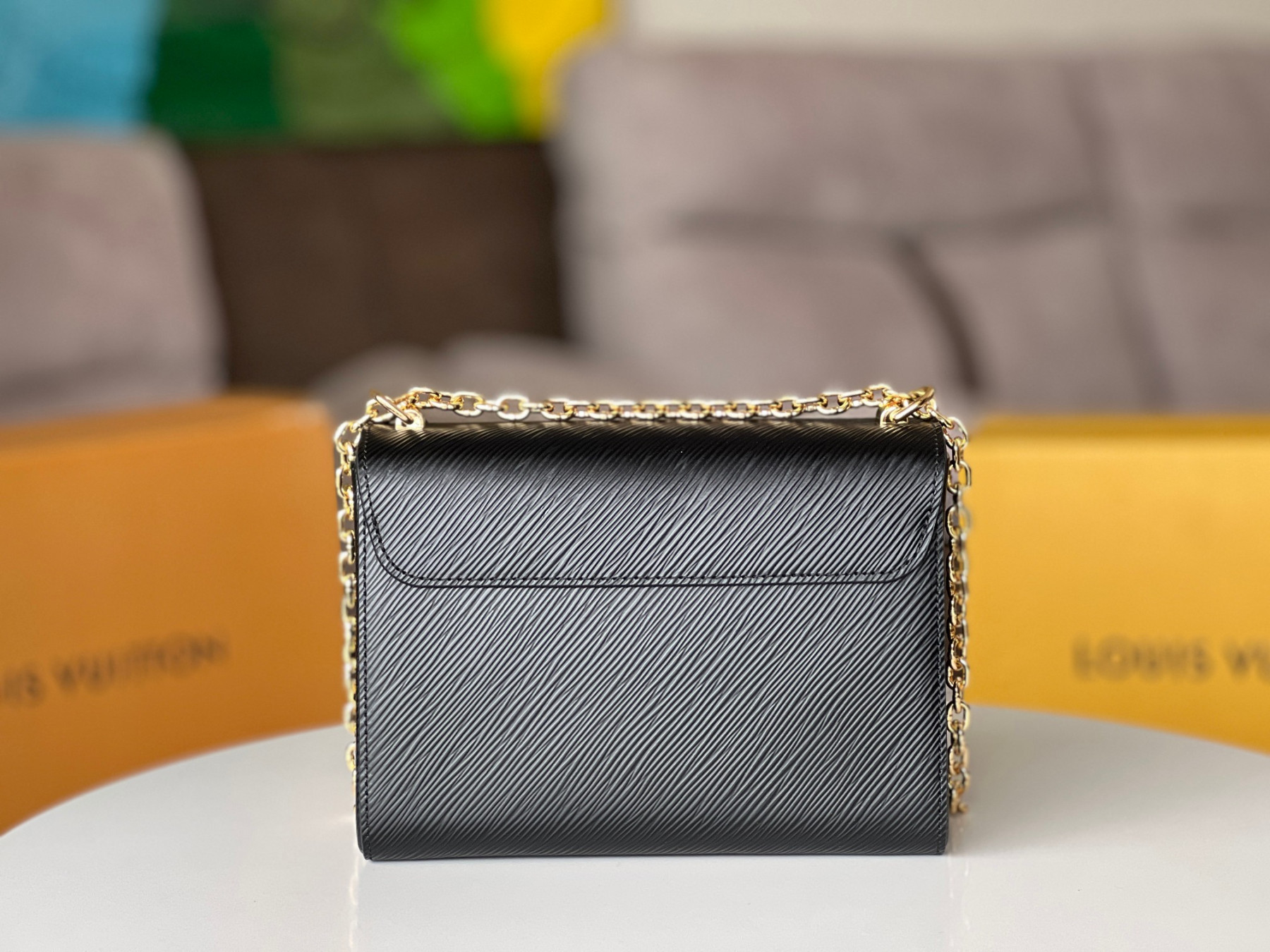 L0vis Vvtt0n M21113 Twist MM 9.1 x 6.7 x 3.7 inches