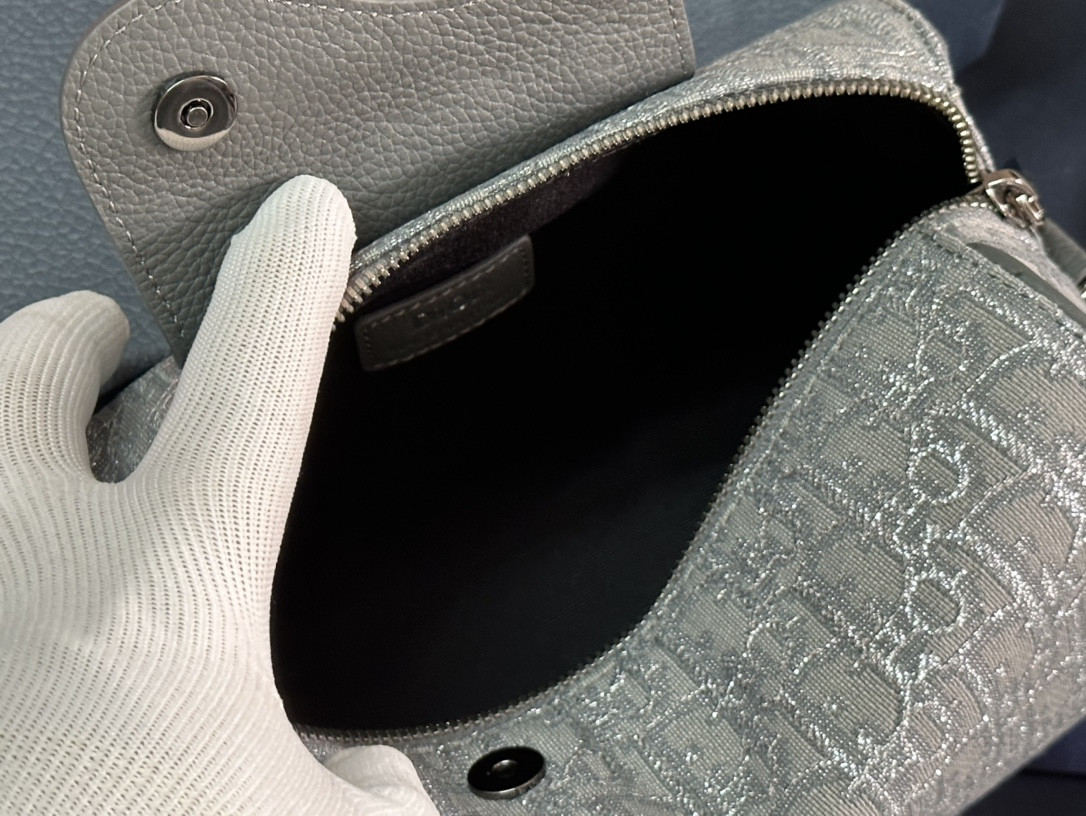 D10r Lingot Toiletry Bag gray white Oblique Mirage Technical Fabric 8.5 x 5 x 4 inches