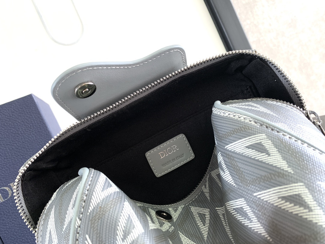 D10r Lingot Toiletry Bag Gray Mirage Technical Fabric 8.5 x 5 x 4 inches