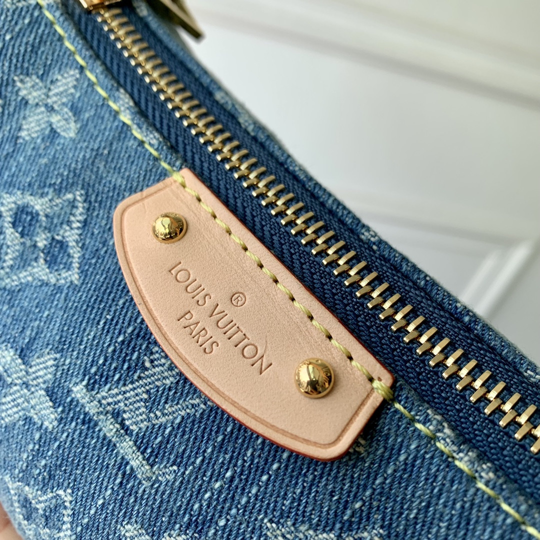 L0vis Vvtt0n M82949 Hills Pochette 7.3 x 4.3 x 2.6 inches