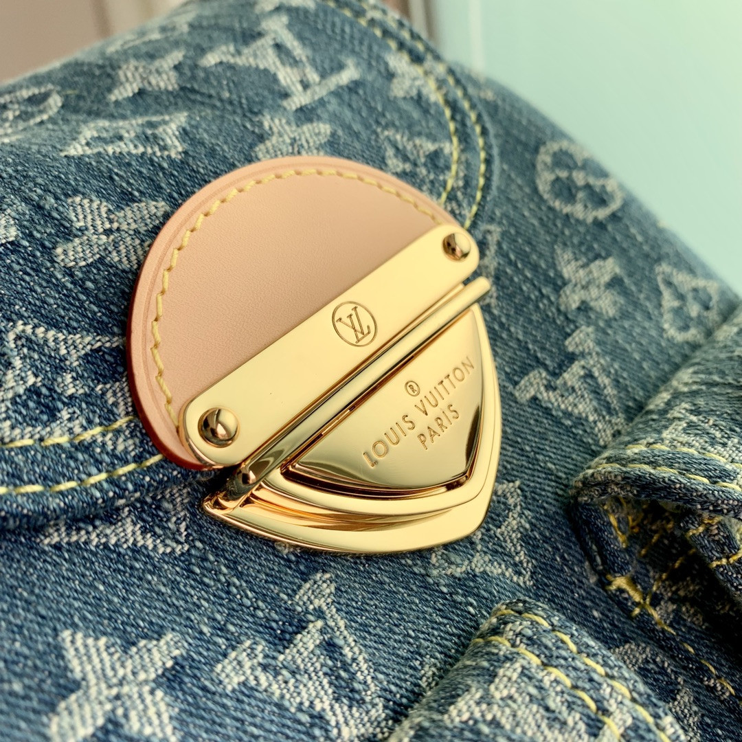 L0vis Vvtt0n M46836 Venice 9.4 x 10.2 x 2.8 inches