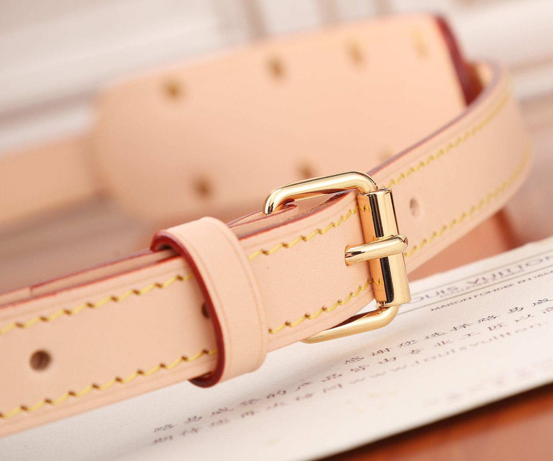 L0vis Vvtt0n M46828 Croissant MM 9.8 x 5.9 x 2 inches