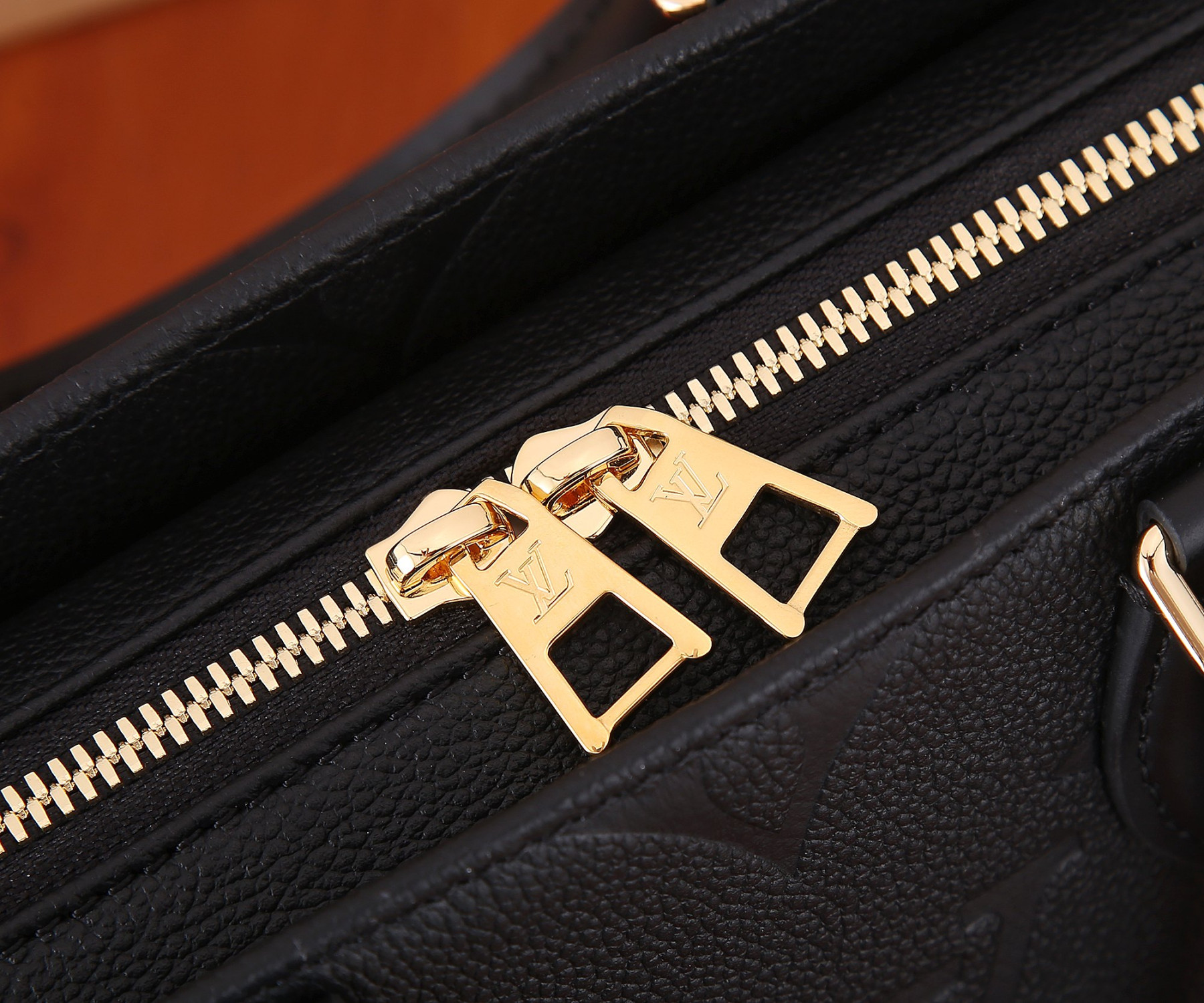 LV OnTheGo East West M23640 9.8 x 5.1 x 3.9 inches