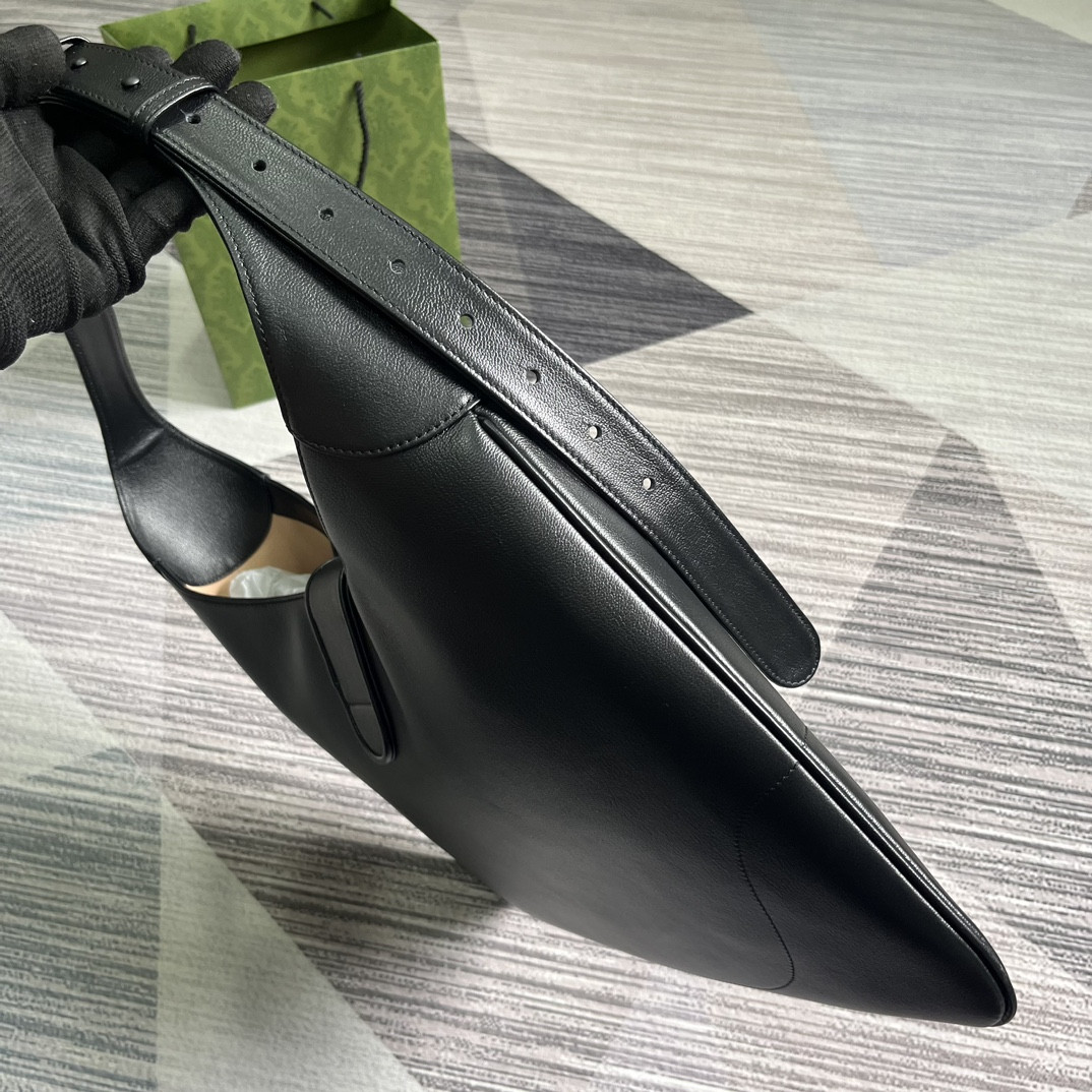 Gvc*1 APHRODITE LARGE SHOULDER BAG BLACK 18"W x 11.8"H x 0.8"D