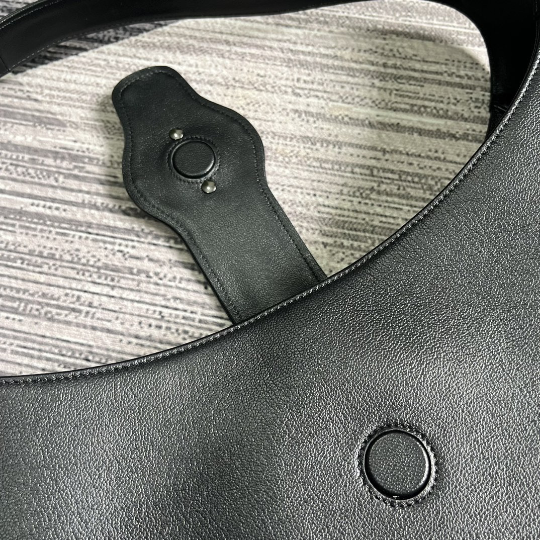 Gvc*1 APHRODITE LARGE SHOULDER BAG BLACK 18"W x 11.8"H x 0.8"D