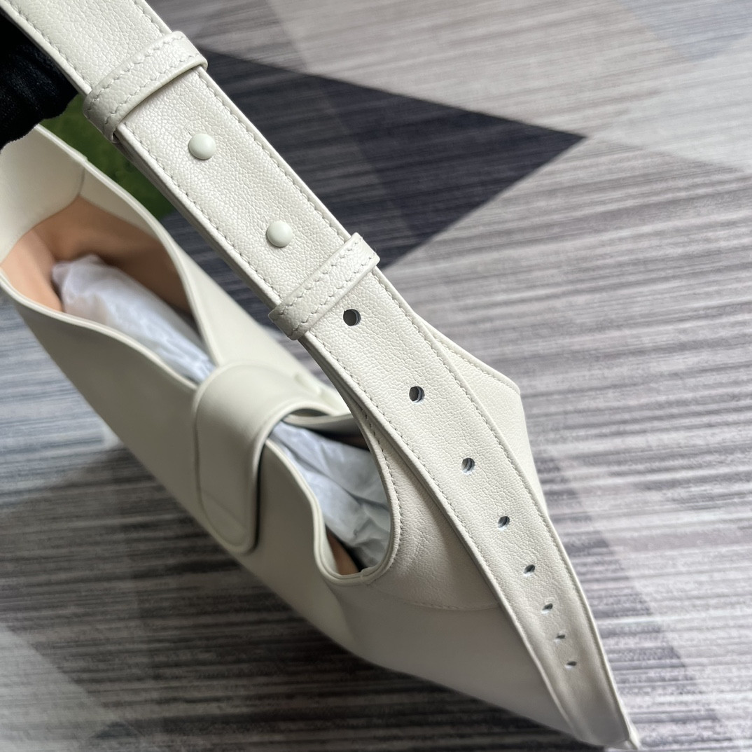 Gvc*1 APHRODITE LARGE SHOULDER BAG WHITE 18"W x 11.8"H x 0.8"D