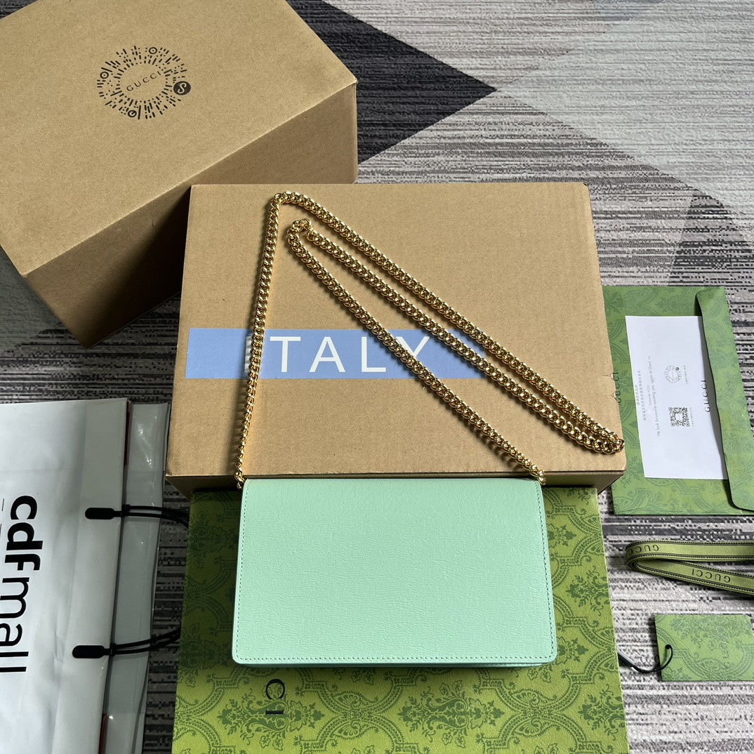 CHAIN WALLET WITH Gvc*1 SCRIPT GREEN 7.8"W x 5"H x 1.6"D