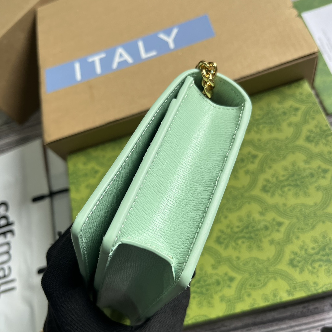 CHAIN WALLET WITH Gvc*1 SCRIPT GREEN 7.8"W x 5"H x 1.6"D