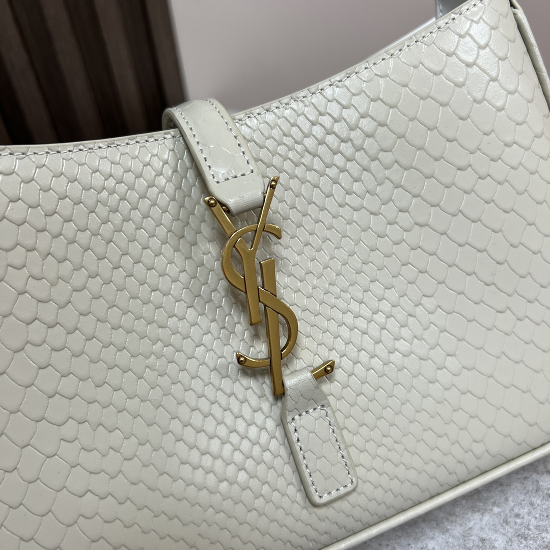 Y51 LE 5 À 7 IN CROCODILE-EMBOSSED LEATHER white 9 X 6.3 X 2.5 INCHES