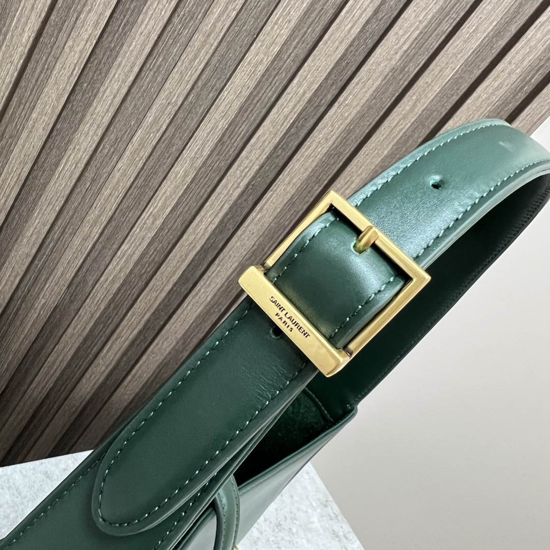 Y51 LE 5 À 7 IN SMOOTH LEATHER VERT FONCE 9 X 6.3 X 2.5 INCHES