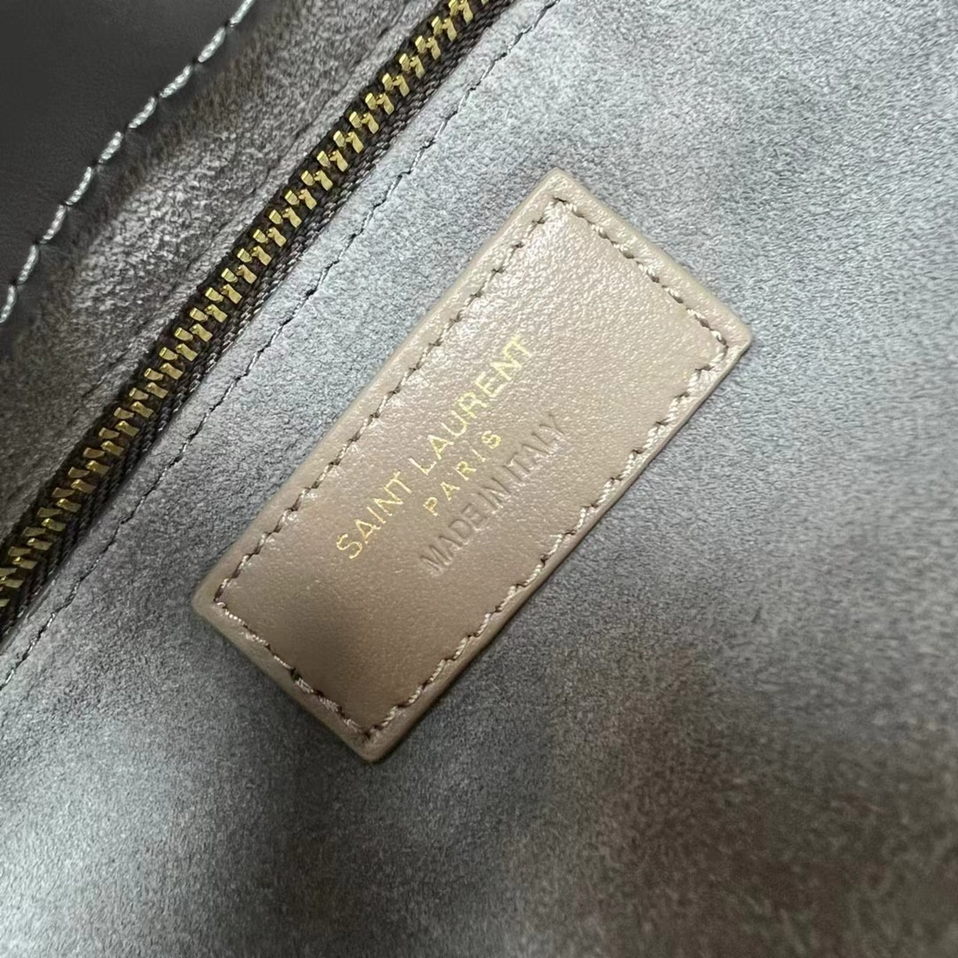 Y51 LE 5 À 7 IN SMOOTH LEATHER GRAY 9 X 6.3 X 2.5 INCHES