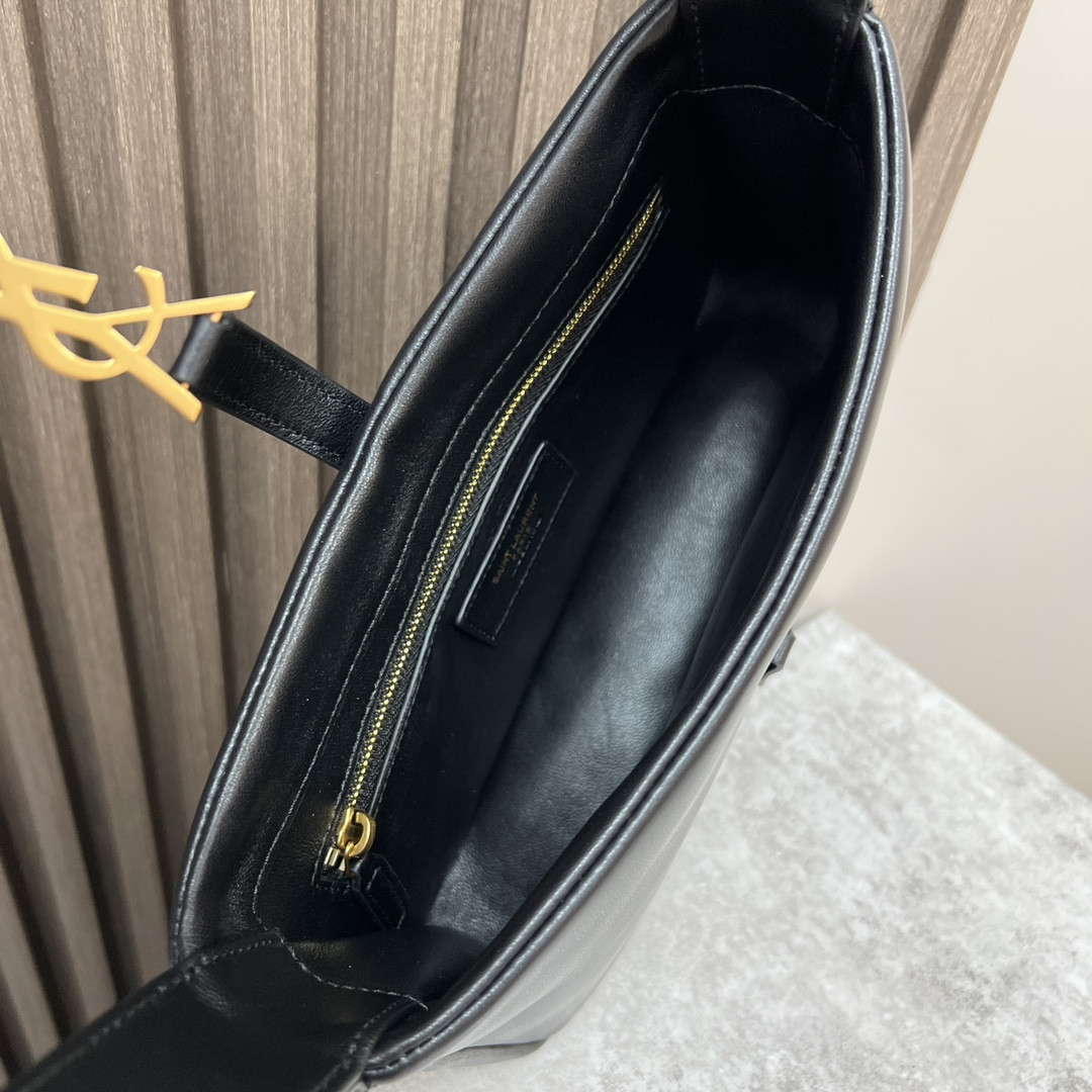 Y51 LE 5 À 7 IN SMOOTH LAMBSKIN black 9 X 6.3 X 2.5 INCHES