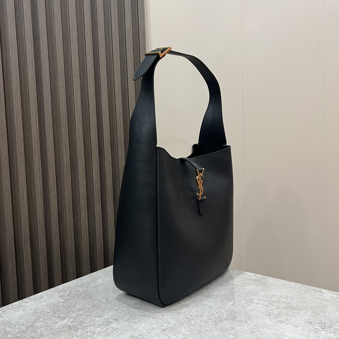 Y51 LE 5 À 7 S*pPLE LARGE IN SMOOTH LEATHER BLACK 11.8" X 11" X 4.3"