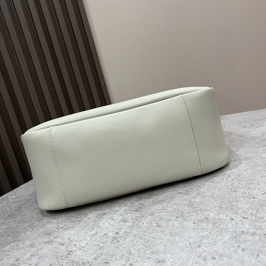 Y51 LE 5 À 7 S*pPLE LARGE IN SMOOTH LEATHER BLANC VINTAGE 11.8" X 11" X 4.3"