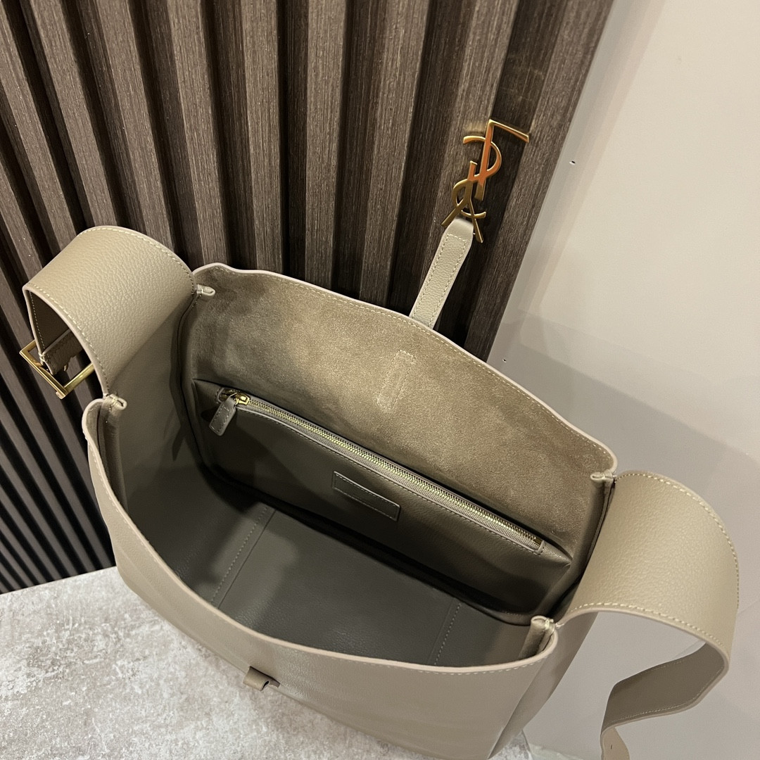 Y51 LE 5 À 7 S*pPLE LARGE IN SMOOTH LEATHER LIGHT GRAY 11.8" X 11" X 4.3"